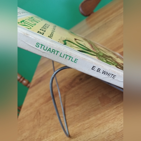 Stuart Litte by E.B. WHITE Illustrated by Garth Williams 1973 Paperback - Picture 12 of 16